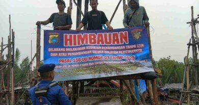Cegah Tambang Ilegal, Satpolairur Lakukan Patroli Persuasif Kesekian Kalinya Pasang Spanduk Larangan Menambang Di dAS Jade Bahrain 